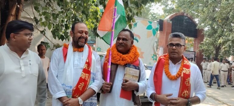 बिहार:एनडीए के निर्देश के बावजूद रामपुकार के साथ दिखे आरएलएम के तीन विधायक, गठबंधन अनुशासन पर उठे सवाल
